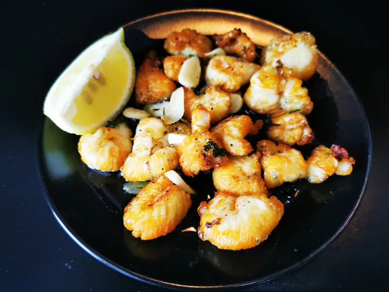 Lulinhas fritas com alho e limão